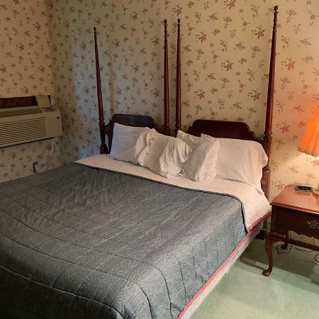 The Lodge Resort Hotel Forest City 外观 照片