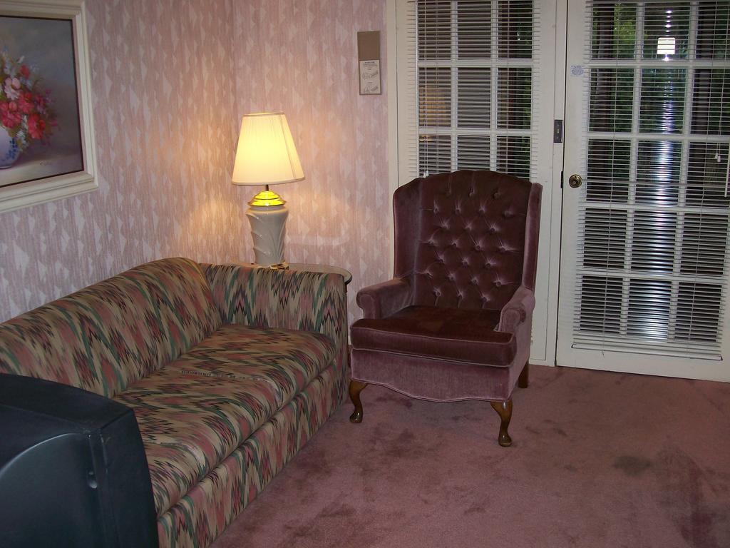 The Lodge Resort Hotel Forest City 外观 照片