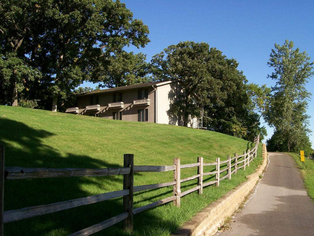 The Lodge Resort Hotel Forest City 外观 照片