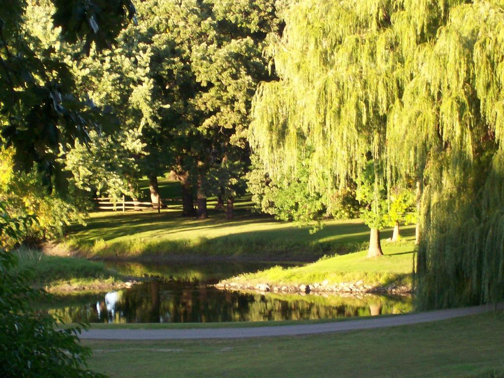 The Lodge Resort Hotel Forest City 外观 照片