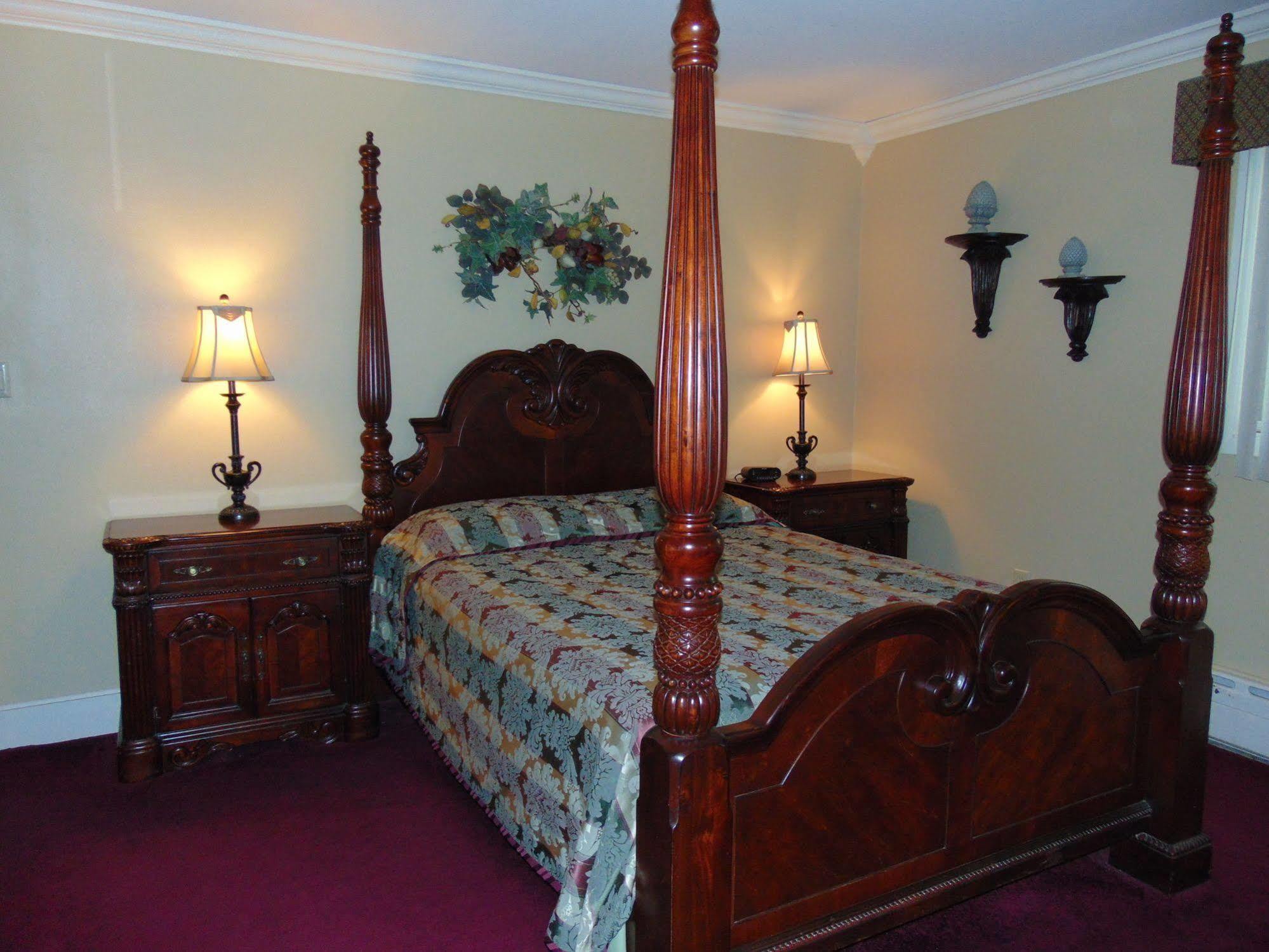 The Lodge Resort Hotel Forest City 外观 照片