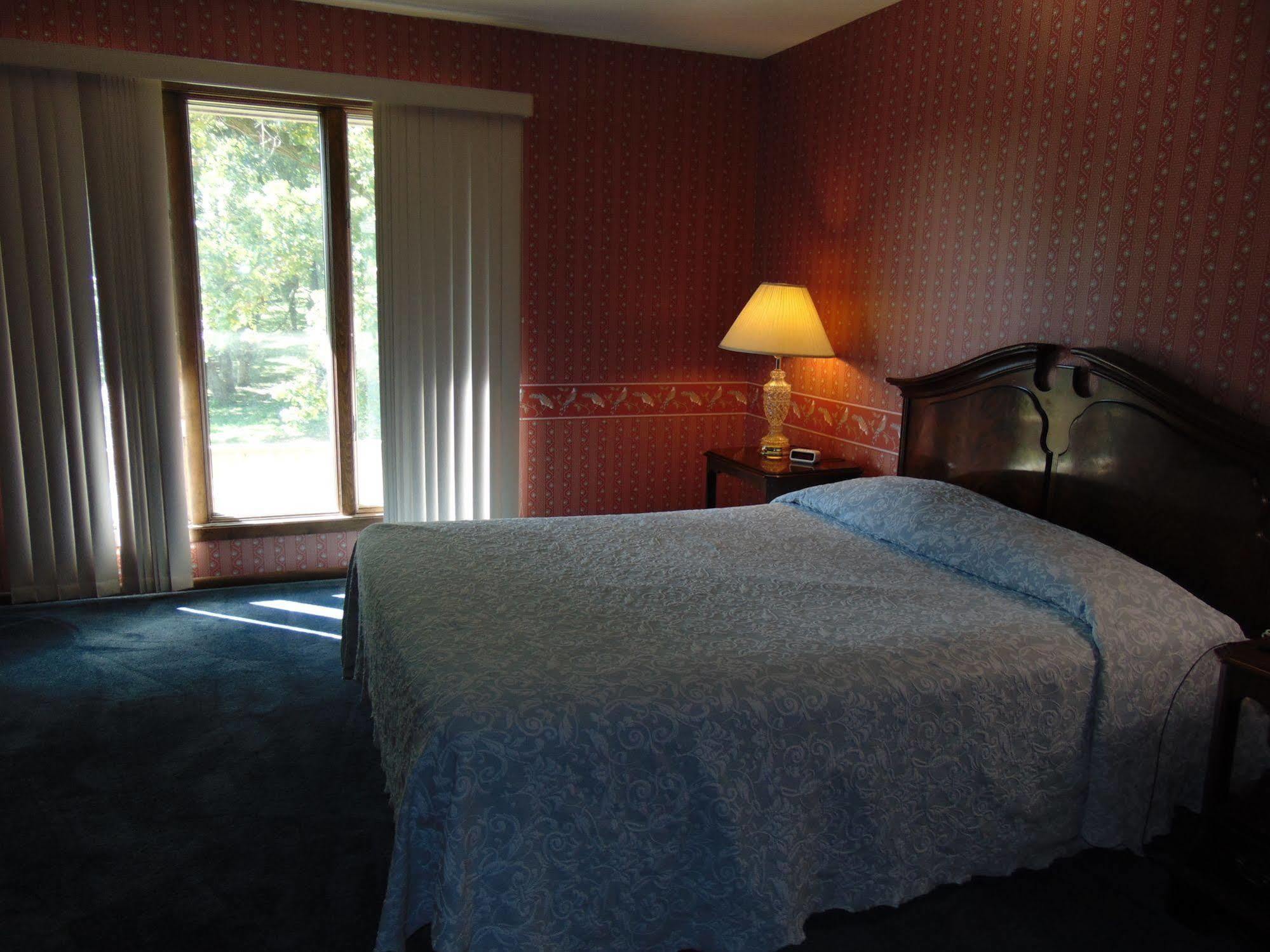 The Lodge Resort Hotel Forest City 外观 照片