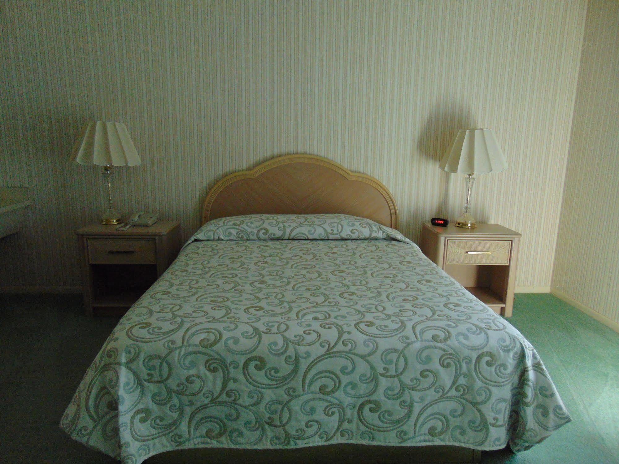 The Lodge Resort Hotel Forest City 外观 照片