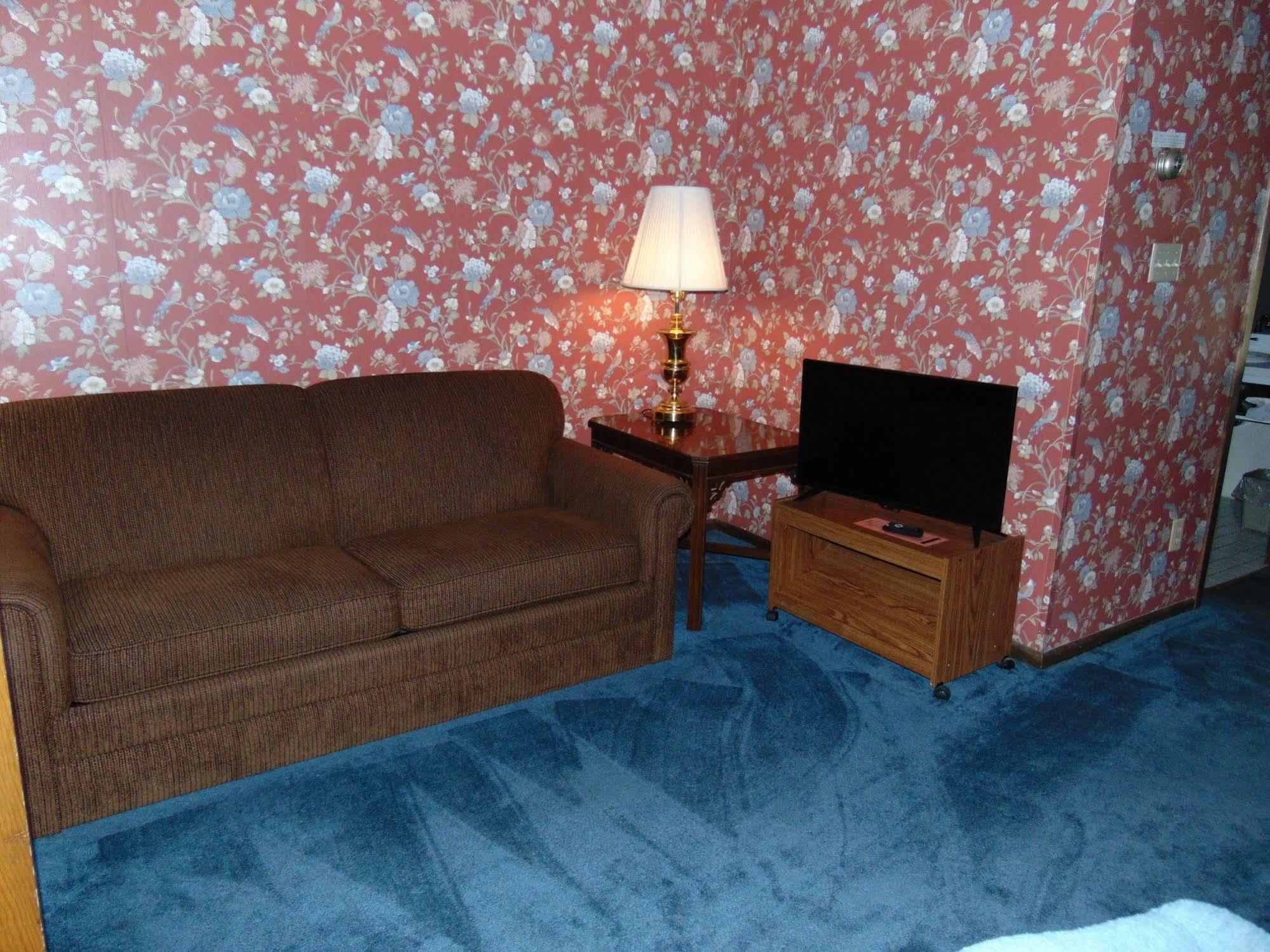 The Lodge Resort Hotel Forest City 外观 照片