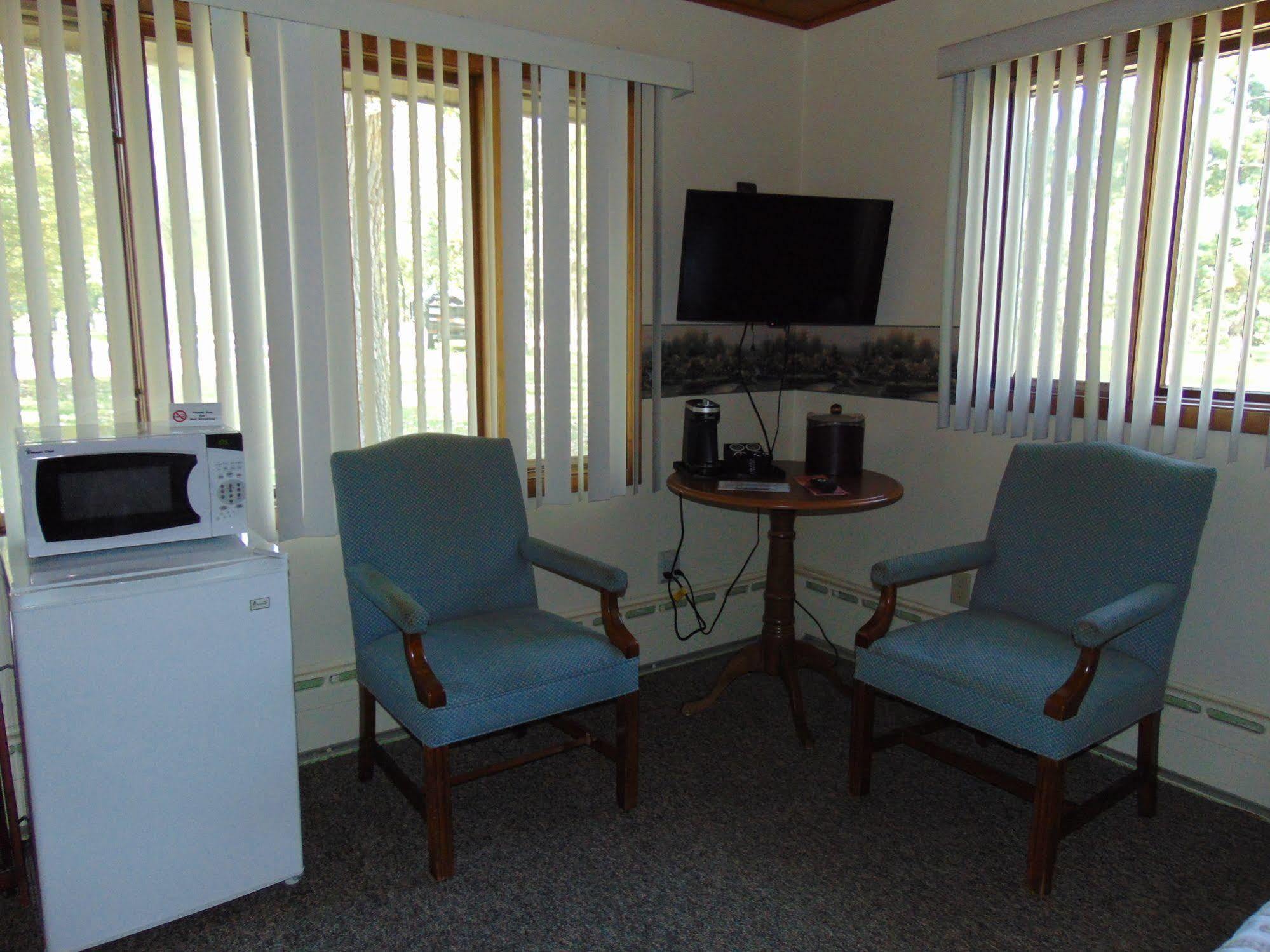 The Lodge Resort Hotel Forest City 外观 照片