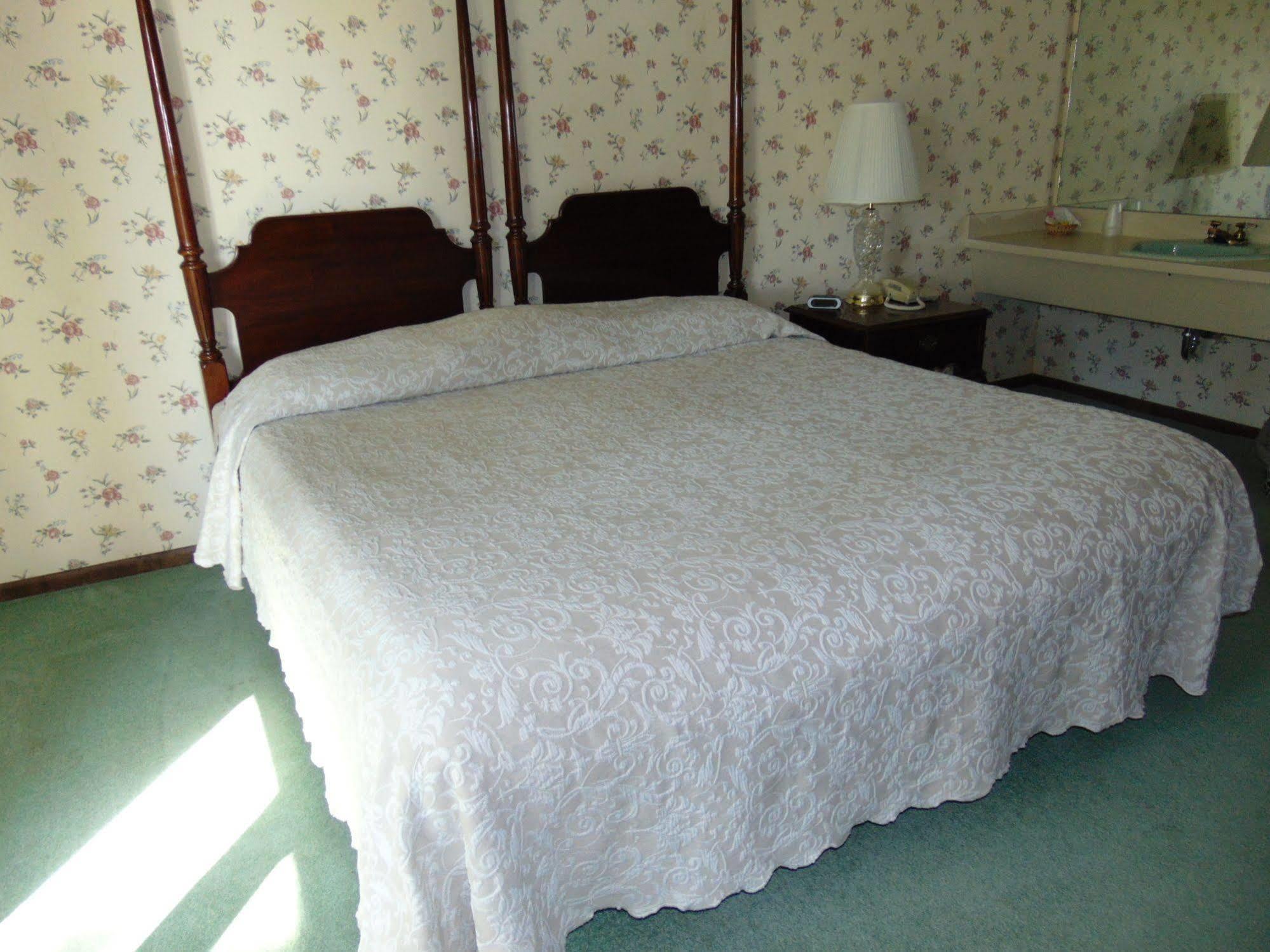 The Lodge Resort Hotel Forest City 外观 照片