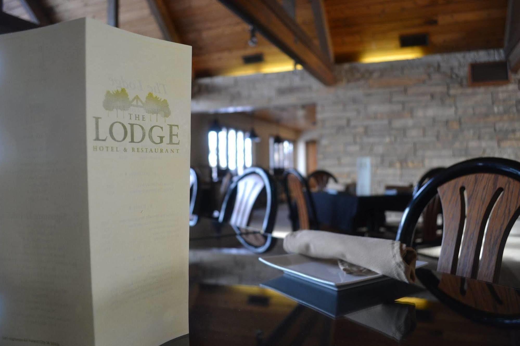 The Lodge Resort Hotel Forest City 外观 照片