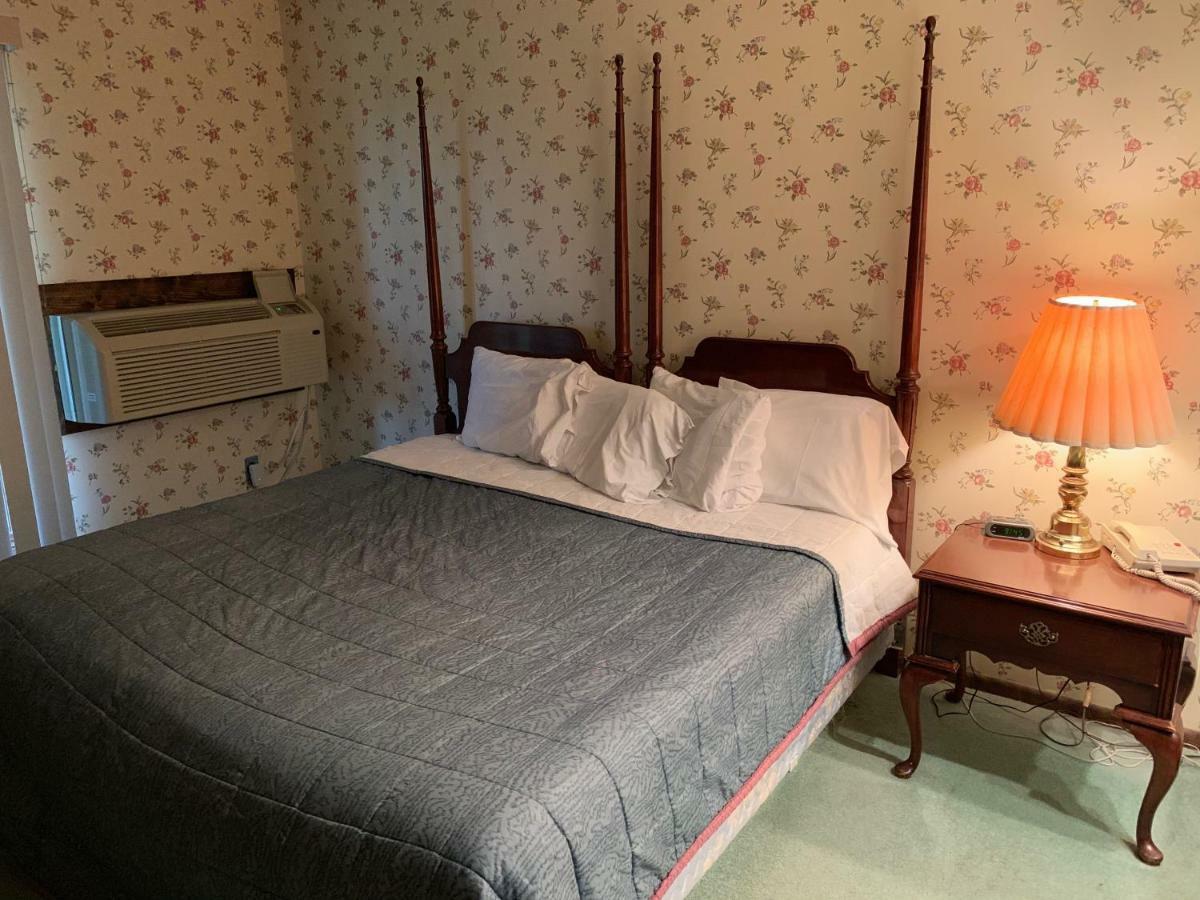 The Lodge Resort Hotel Forest City 外观 照片